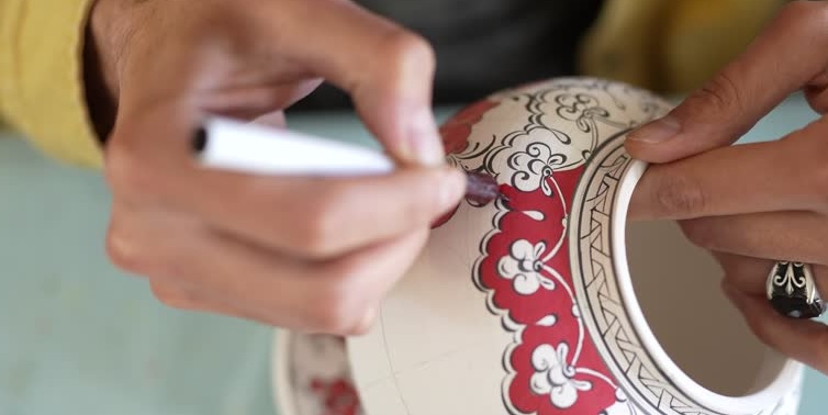 Chinese investor to establish household utensil painting factory in Badr City

